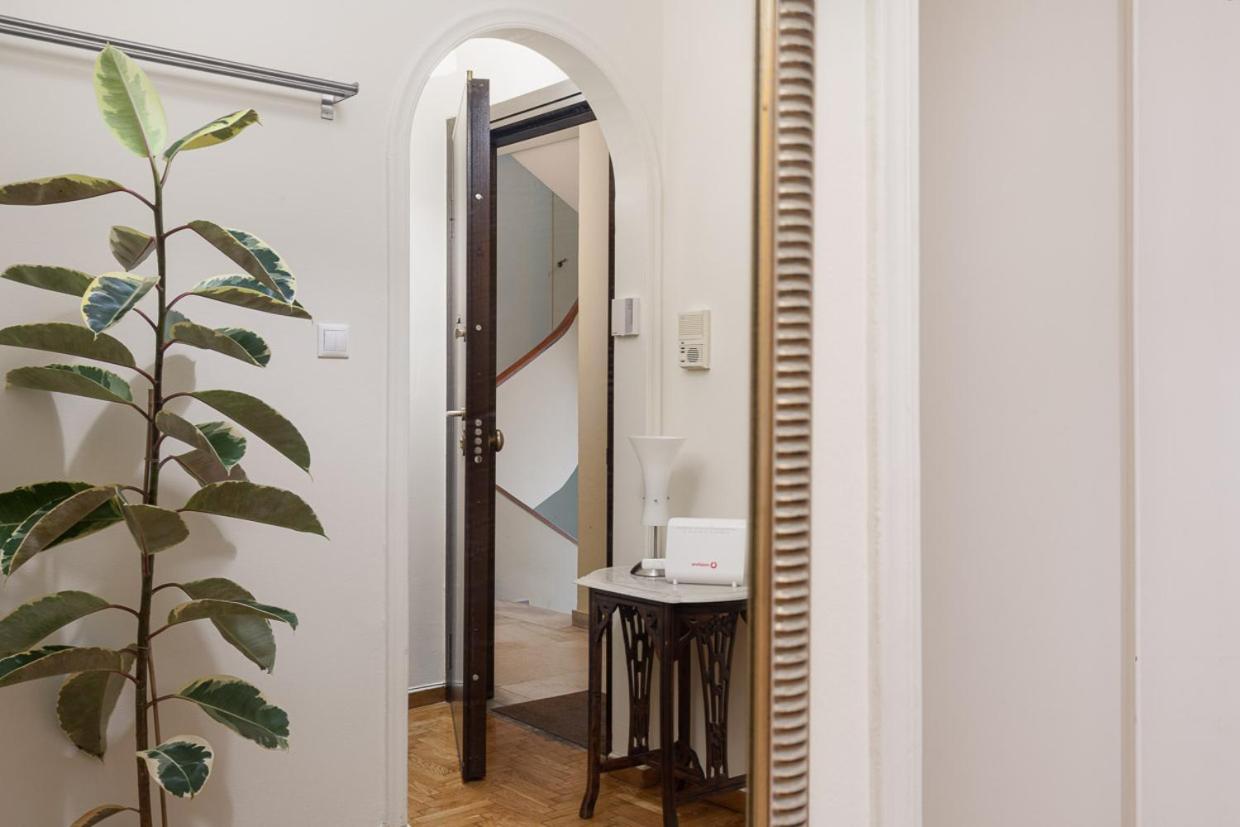 Athenian Apartment In Kolonaki Exterior photo